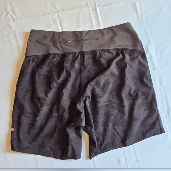 Lululemon Men’s T.H.E Short Gray Camo Shorts size Large 10” inseam - Picture 3 of 7